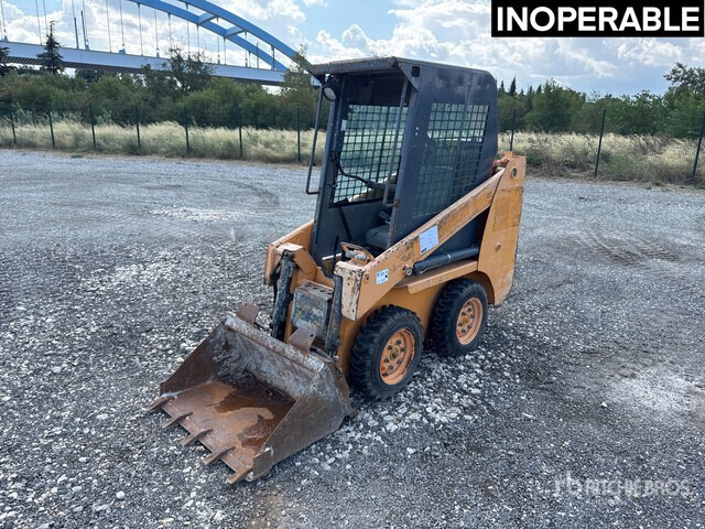 Mustang SL12 Skid Steer Loader - Mini homlokrakodó: 2 kép. Mustang SL12 Skid Steer Loader - Mini homlokrakodó: 2 kép.