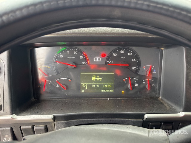 2011 Volvo FM450 4x2 Tracteur Routier S/A Sleeper Truck Tractor - Nyergesvontató: 2 kép. 2011 Volvo FM450 4x2 Tracteur Routier S/A Sleeper Truck Tractor - Nyergesvontató: 2 kép.