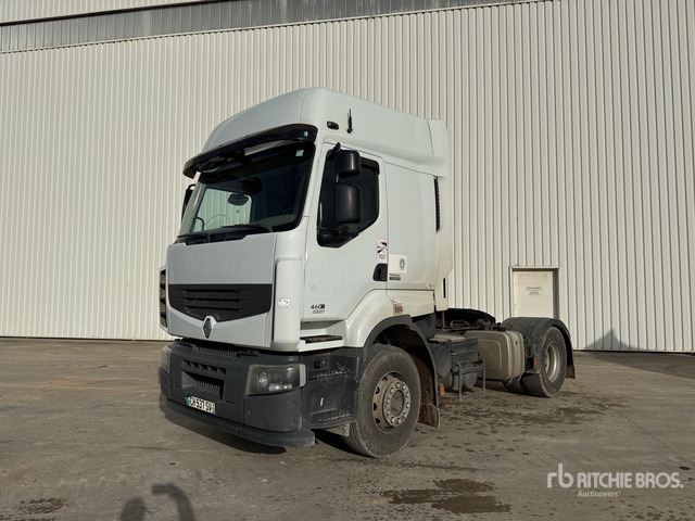 2012 Renault Premium 460 DXi 4x2 Tracteur Routier S/A Sleeper Truck Tractor - Nyergesvontató: 2 kép. 2012 Renault Premium 460 DXi 4x2 Tracteur Routier S/A Sleeper Truck Tractor - Nyergesvontató: 2 kép.