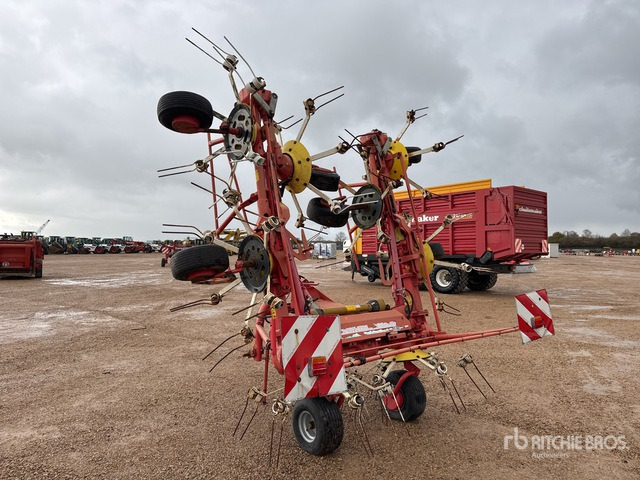 Pottinger 91 NZ Hay Tedder - Szénaforgató: 3 kép. Pottinger 91 NZ Hay Tedder - Szénaforgató: 3 kép.