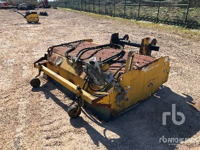RABAUD TURBONET 2000A 2000 mm Balayeuse - Gépszállító utánfutó: 4 kép. RABAUD TURBONET 2000A 2000 mm Balayeuse - Gépszállító utánfutó: 4 kép.