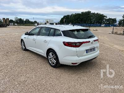 RENAULT MEGANE Automobile - Autó: 2 kép. RENAULT MEGANE Automobile - Autó: 2 kép.
