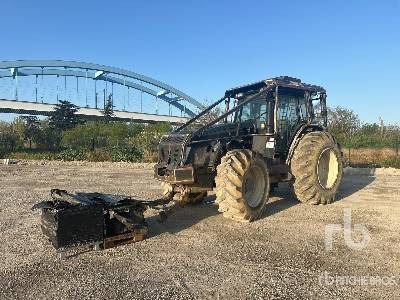 VALTRA T173 Tracteur Agricole (Inoperable) - Traktor: 1 kép. VALTRA T173 Tracteur Agricole (Inoperable) - Traktor: 1 kép.