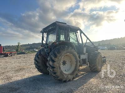 VALTRA T173 Tracteur Agricole (Inoperable) - Traktor: 3 kép. VALTRA T173 Tracteur Agricole (Inoperable) - Traktor: 3 kép.