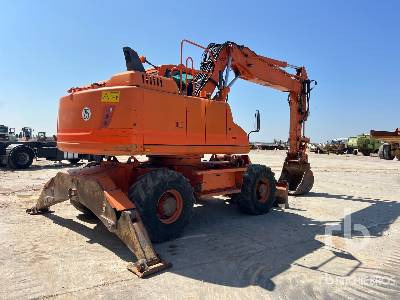 VOLVO EW160D Pelle Sur Pneus - Gumikerekes kotró: 3 kép. VOLVO EW160D Pelle Sur Pneus - Gumikerekes kotró: 3 kép.