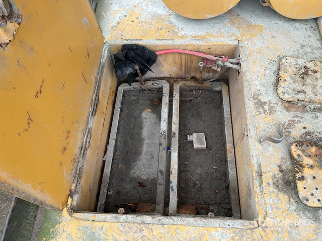 1999 Cat 771D Haul Truck - Bánya teherautó: 4 kép. 1999 Cat 771D Haul Truck - Bánya teherautó: 4 kép.