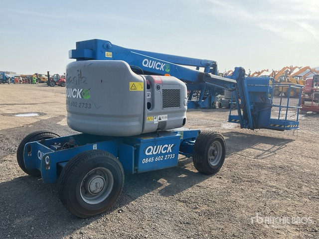 2007 Genie Z45/25 2WD Hybrid Articulating Boom Lift - Személyemelő: 3 kép. 2007 Genie Z45/25 2WD Hybrid Articulating Boom Lift - Személyemelő: 3 kép.