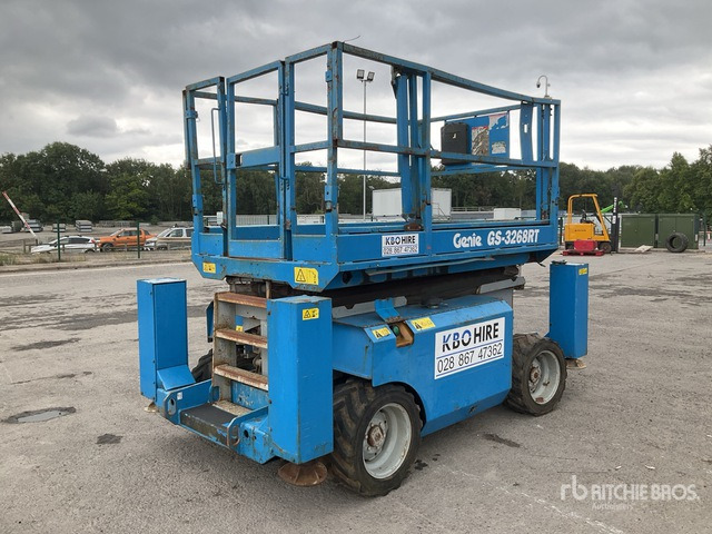 2008 Genie GS3268 4x4 Diesel Scissor Lift - Ollós emelő: 3 kép. 2008 Genie GS3268 4x4 Diesel Scissor Lift - Ollós emelő: 3 kép.