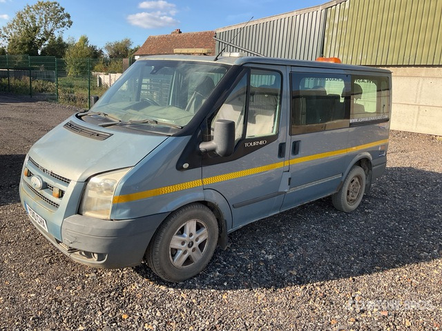 2010 Ford Transit 115 Tourneo T280 SWB Limited (Inoperable) Minivan - Kisbusz: 2 kép. 2010 Ford Transit 115 Tourneo T280 SWB Limited (Inoperable) Minivan - Kisbusz: 2 kép.