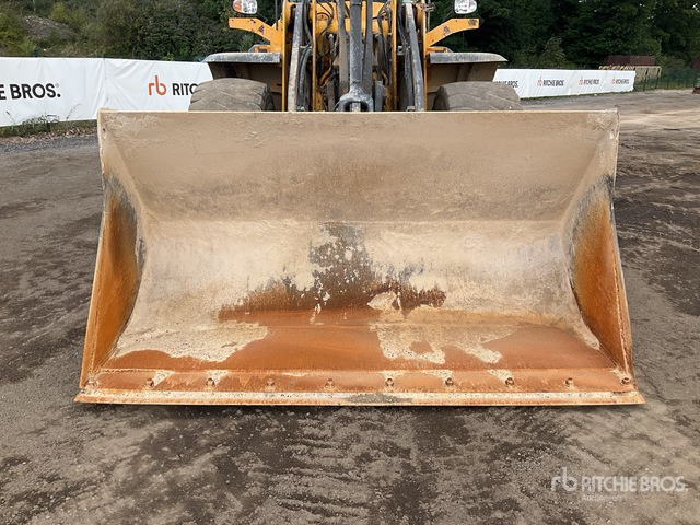 2010 Volvo L110F Wheel Loader - Gumikerekes homlokrakodó: 5 kép. 2010 Volvo L110F Wheel Loader - Gumikerekes homlokrakodó: 5 kép.