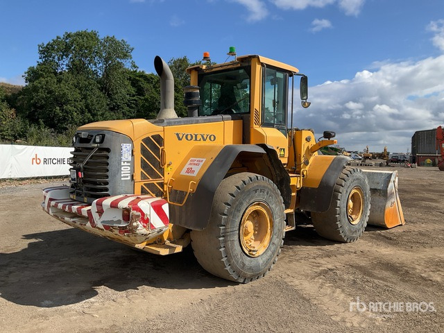 2010 Volvo L110F Wheel Loader - Gumikerekes homlokrakodó: 4 kép. 2010 Volvo L110F Wheel Loader - Gumikerekes homlokrakodó: 4 kép.