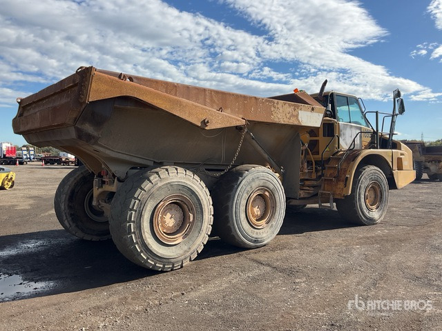 2011 Cat 735 6x6. Articulated Dump Truck - Csuklós dömper: 4 kép. 2011 Cat 735 6x6. Articulated Dump Truck - Csuklós dömper: 4 kép.