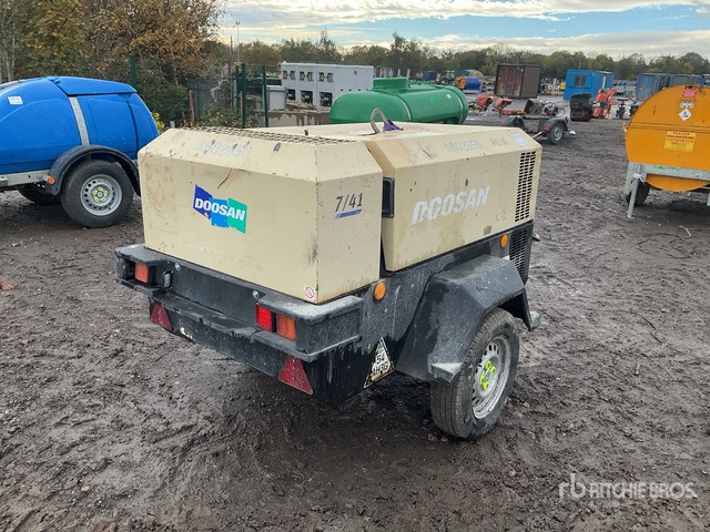 2013 Doosan 7/41 Mobile Air Compressor - Légkompresszor: 4 kép. 2013 Doosan 7/41 Mobile Air Compressor - Légkompresszor: 4 kép.