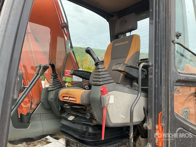 2013 Doosan DX140 LC Tracked Excavator - Lánctalpas kotró: 5 kép. 2013 Doosan DX140 LC Tracked Excavator - Lánctalpas kotró: 5 kép.