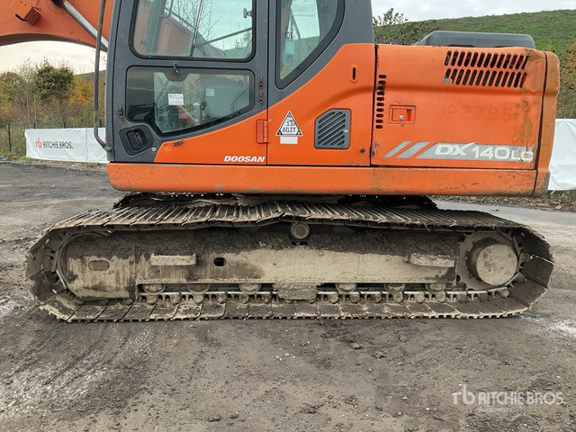 2013 Doosan DX140LC Tracked Excavator - Lánctalpas kotró: 4 kép. 2013 Doosan DX140LC Tracked Excavator - Lánctalpas kotró: 4 kép.