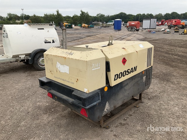 2014 Doosan 7/41 Air Compressor - Légkompresszor: 2 kép. 2014 Doosan 7/41 Air Compressor - Légkompresszor: 2 kép.