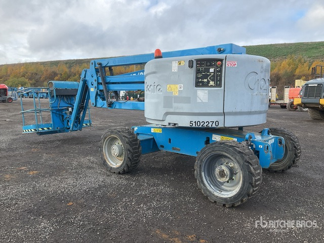 2014 Genie Z45/25 4WD Diesel Articulating Boom Lift - Személyemelő: 4 kép. 2014 Genie Z45/25 4WD Diesel Articulating Boom Lift - Személyemelő: 4 kép.