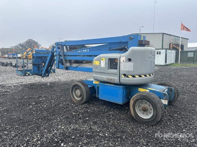 2014 Genie Z45/25J 2WD Hybrid Articulating Boom Lift - Személyemelő: 3 kép. 2014 Genie Z45/25J 2WD Hybrid Articulating Boom Lift - Személyemelő: 3 kép.