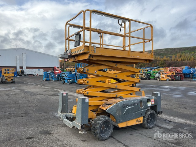 2014 Haulotte Compact 12DX 4x4 Diesel Scissor Lift - Ollós emelő: 2 kép. 2014 Haulotte Compact 12DX 4x4 Diesel Scissor Lift - Ollós emelő: 2 kép.