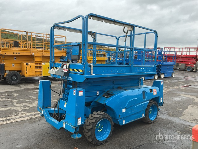 2014 Haulotte Compact 12DX 4x4 Diesel Scissor Lift - Ollós emelő: 4 kép. 2014 Haulotte Compact 12DX 4x4 Diesel Scissor Lift - Ollós emelő: 4 kép.