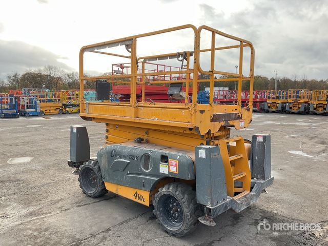 2014 Haulotte Compact 12DX 4x4 Diesel Scissor Lift - Ollós emelő: 3 kép. 2014 Haulotte Compact 12DX 4x4 Diesel Scissor Lift - Ollós emelő: 3 kép.