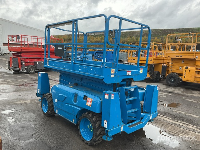 2014 Haulotte Compact 12DX 4x4 Diesel Scissor Lift - Ollós emelő: 3 kép. 2014 Haulotte Compact 12DX 4x4 Diesel Scissor Lift - Ollós emelő: 3 kép.