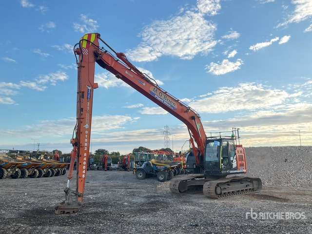 2014 Hitachi ZX225USLC-5 Long Reach Tracked Excavator - Lánctalpas kotró: 3 kép. 2014 Hitachi ZX225USLC-5 Long Reach Tracked Excavator - Lánctalpas kotró: 3 kép.