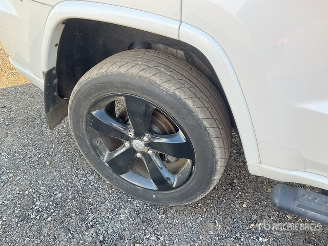 2014 Jeep Grand Cherokee Overland CRD 4WD SUV - Terepjáró/ SUV: 5 kép. 2014 Jeep Grand Cherokee Overland CRD 4WD SUV - Terepjáró/ SUV: 5 kép.
