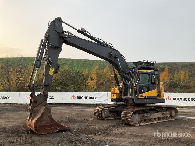 2014 Volvo ECR235DL Tracked Excavator - Lánctalpas kotró: 2 kép. 2014 Volvo ECR235DL Tracked Excavator - Lánctalpas kotró: 2 kép.