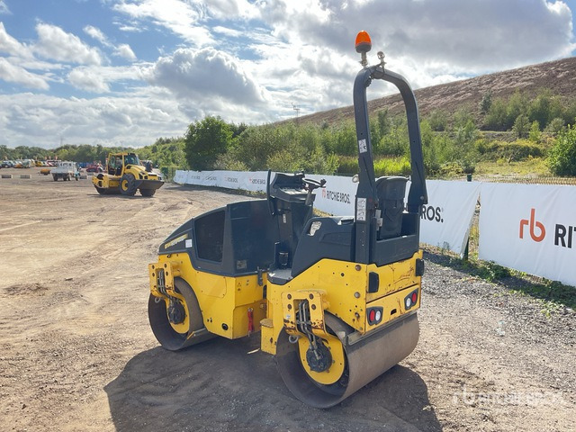 2015 Bomag BW120AD-5 Double Drum Roller - Úthenger: 3 kép. 2015 Bomag BW120AD-5 Double Drum Roller - Úthenger: 3 kép.