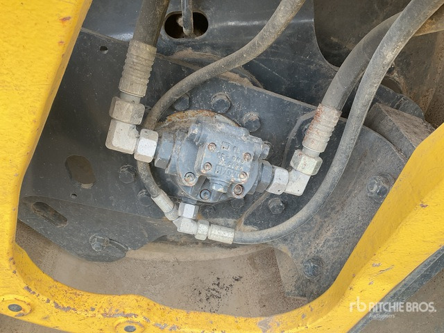 2015 Bomag BW151AD-5 Double Drum Roller - Úthenger: 5 kép. 2015 Bomag BW151AD-5 Double Drum Roller - Úthenger: 5 kép.