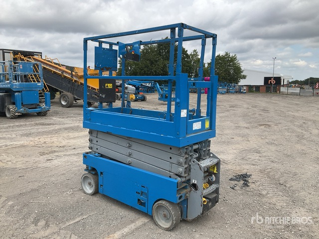 2015 Genie GS1932 Electric Scissor Lift - Ollós emelő: 4 kép. 2015 Genie GS1932 Electric Scissor Lift - Ollós emelő: 4 kép.