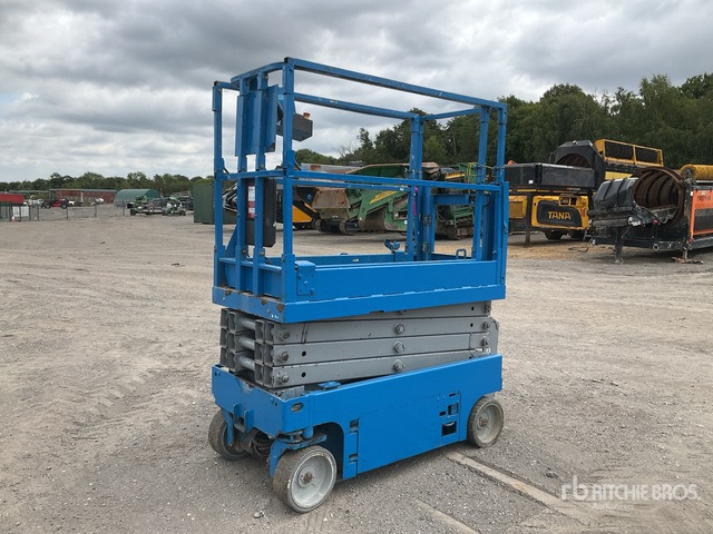 2015 Genie GS1932 Electric Scissor Lift - Ollós emelő: 3 kép. 2015 Genie GS1932 Electric Scissor Lift - Ollós emelő: 3 kép.