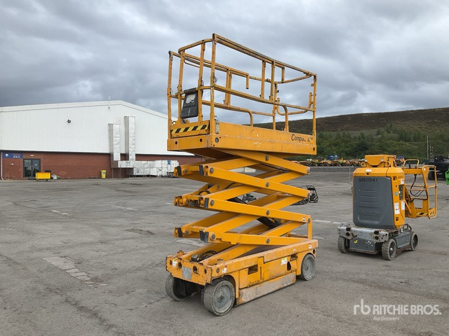 2015 Haulotte Compact 10N Electric Scissor Lift - Ollós emelő: 2 kép. 2015 Haulotte Compact 10N Electric Scissor Lift - Ollós emelő: 2 kép.