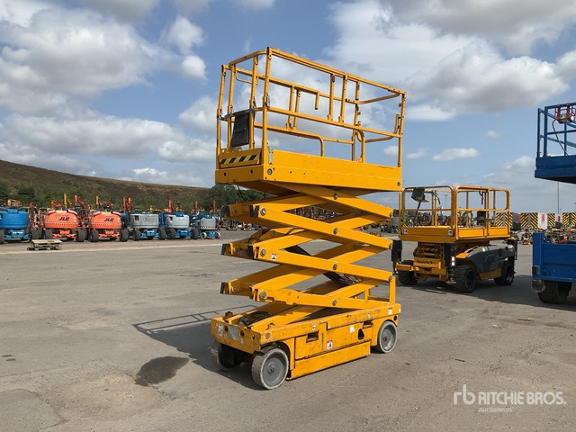 2015 Haulotte Compact 10N Electric Scissor Lift - Ollós emelő: 1 kép. 2015 Haulotte Compact 10N Electric Scissor Lift - Ollós emelő: 1 kép.