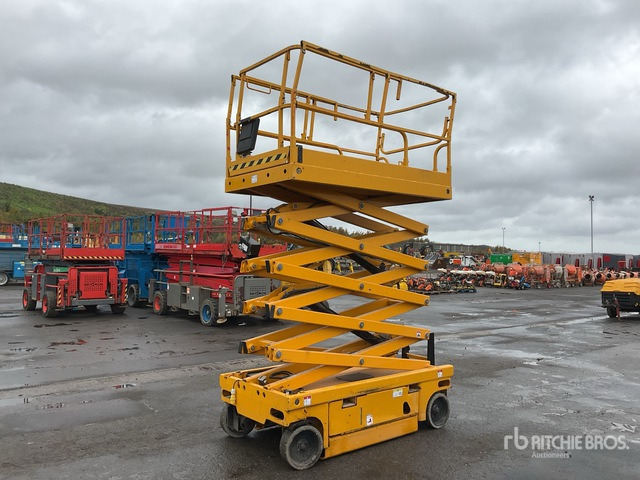 2015 Haulotte Compact 12 Electric Scissor Lift - Ollós emelő: 1 kép. 2015 Haulotte Compact 12 Electric Scissor Lift - Ollós emelő: 1 kép.