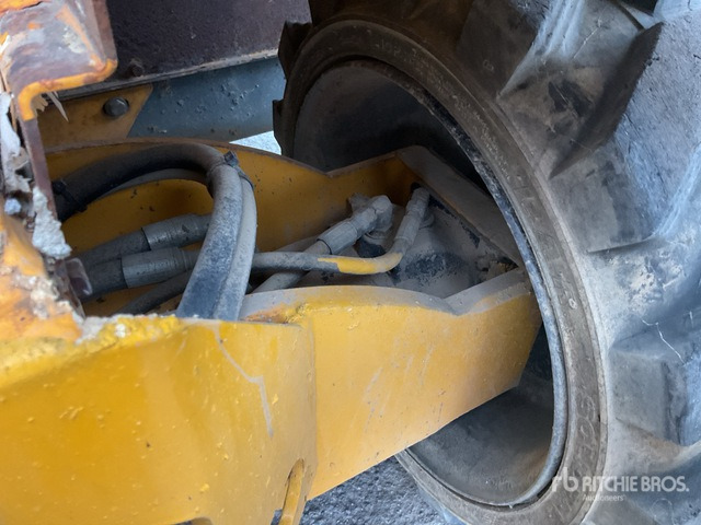 2015 Haulotte Compact 12DX 4x4 Diesel Scissor Lift - Ollós emelő: 5 kép. 2015 Haulotte Compact 12DX 4x4 Diesel Scissor Lift - Ollós emelő: 5 kép.