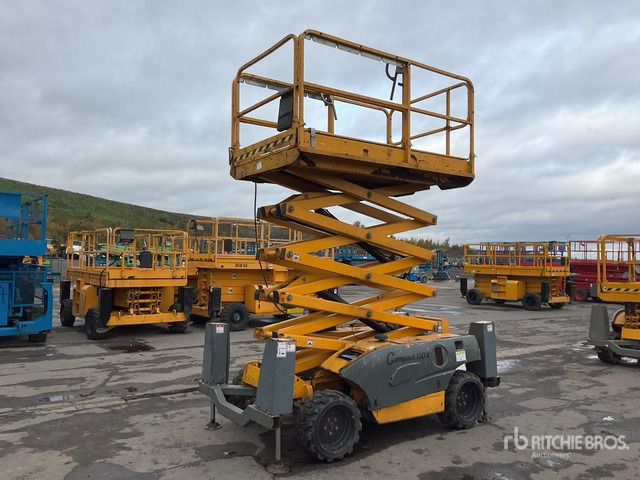 2015 Haulotte Compact 12DX 4x4 Diesel Scissor Lift - Ollós emelő: 1 kép. 2015 Haulotte Compact 12DX 4x4 Diesel Scissor Lift - Ollós emelő: 1 kép.