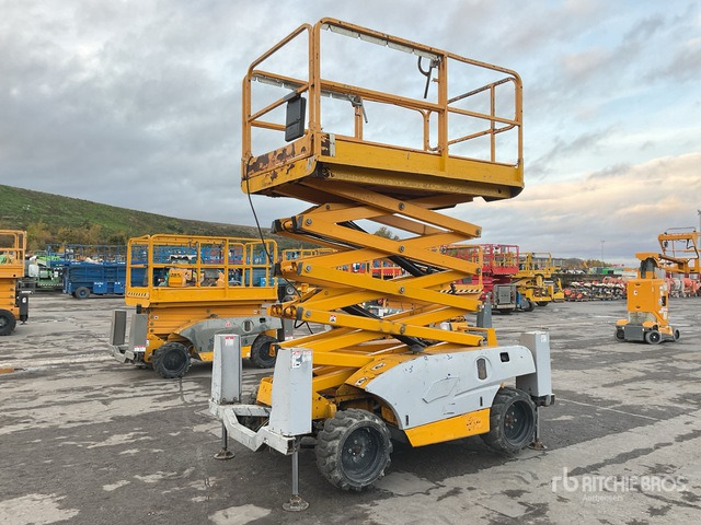 2015 Haulotte Compact 12DX 4x4 Diesel Scissor Lift - Ollós emelő: 2 kép. 2015 Haulotte Compact 12DX 4x4 Diesel Scissor Lift - Ollós emelő: 2 kép.