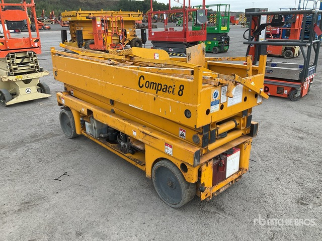 2015 Haulotte Compact 8 Electric (Inoperable) Scissor Lift - Ollós emelő: 3 kép. 2015 Haulotte Compact 8 Electric (Inoperable) Scissor Lift - Ollós emelő: 3 kép.