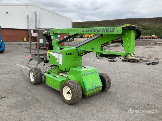 2015 Nifty-Lift HR12NDE 2WD Hybrid Articulating Boom Lift - Személyemelő: 3 kép. 2015 Nifty-Lift HR12NDE 2WD Hybrid Articulating Boom Lift - Személyemelő: 3 kép.