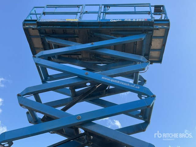 2016 Genie GS-5390 4x4 Diesel Scissor Lift - Ollós emelő: 4 kép. 2016 Genie GS-5390 4x4 Diesel Scissor Lift - Ollós emelő: 4 kép.