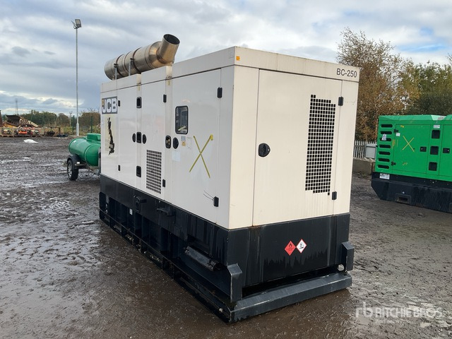 2016 JCB BCRJD 250-50/60 250 kVA Skid-Mounted Generator Set - Áramfejlesztő: 1 kép. 2016 JCB BCRJD 250-50/60 250 kVA Skid-Mounted Generator Set - Áramfejlesztő: 1 kép.