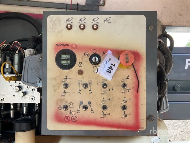 2016 Skyjack SJ51AJ 4WD Diesel Articulating Boom Lift - Személyemelő: 5 kép. 2016 Skyjack SJ51AJ 4WD Diesel Articulating Boom Lift - Személyemelő: 5 kép.