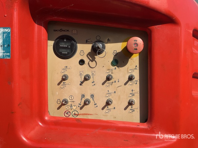 2016 Skyjack SJ51AJ 4WD Diesel Articulating Boom Lift - Személyemelő: 5 kép. 2016 Skyjack SJ51AJ 4WD Diesel Articulating Boom Lift - Személyemelő: 5 kép.