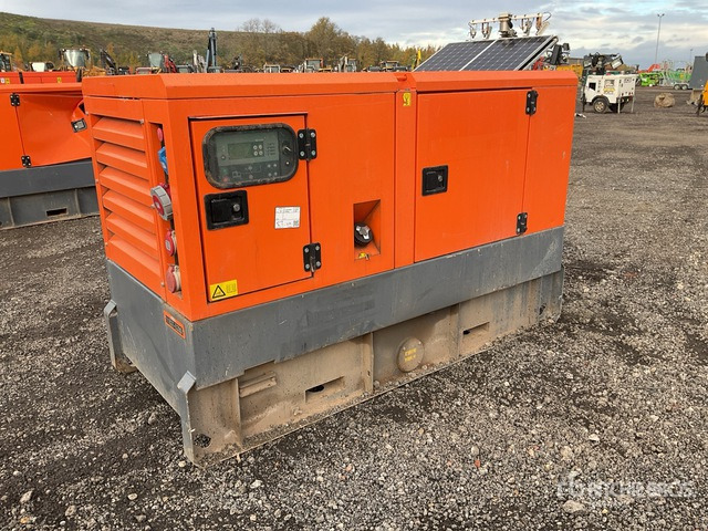 2017 Atlas Copco QAS40 40 kVA Skid-Mounted Generator Set - Áramfejlesztő: 2 kép. 2017 Atlas Copco QAS40 40 kVA Skid-Mounted Generator Set - Áramfejlesztő: 2 kép.