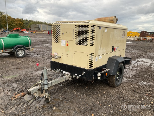 2017 Doosan 7/124-10/104 Mobile Air Compressor - Légkompresszor: 1 kép. 2017 Doosan 7/124-10/104 Mobile Air Compressor - Légkompresszor: 1 kép.