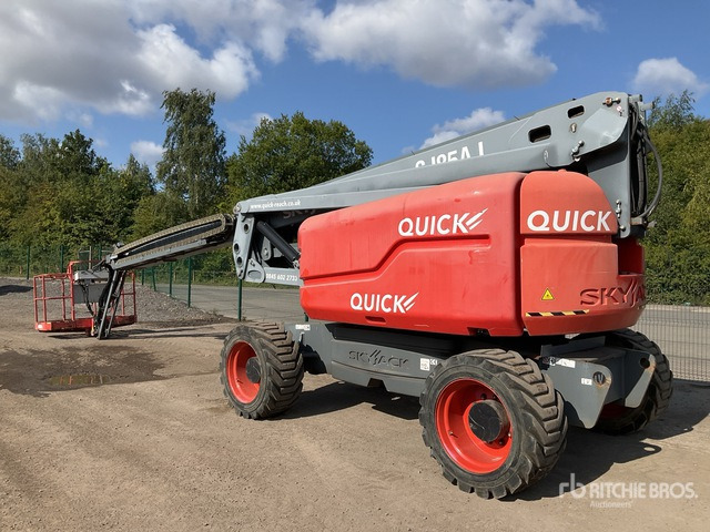 2017 Skyjack SJ85AJ 4WD Diesel Articulating Boom Lift - Személyemelő: 3 kép. 2017 Skyjack SJ85AJ 4WD Diesel Articulating Boom Lift - Személyemelő: 3 kép.