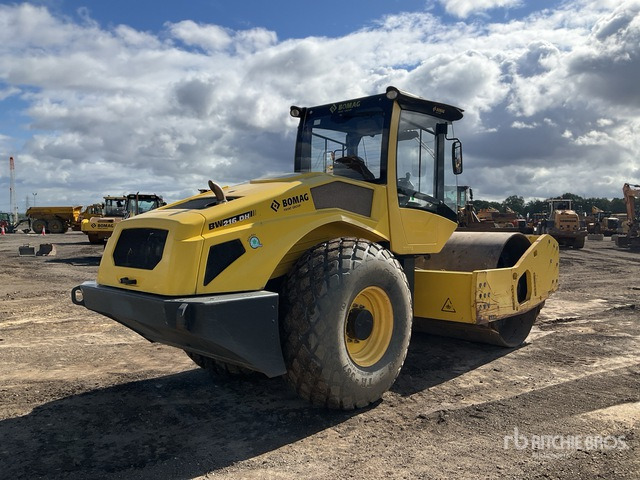 2018 Bomag BW216DH-5 H Smooth Drum Compactor - Talajtömörítő: 3 kép. 2018 Bomag BW216DH-5 H Smooth Drum Compactor - Talajtömörítő: 3 kép.