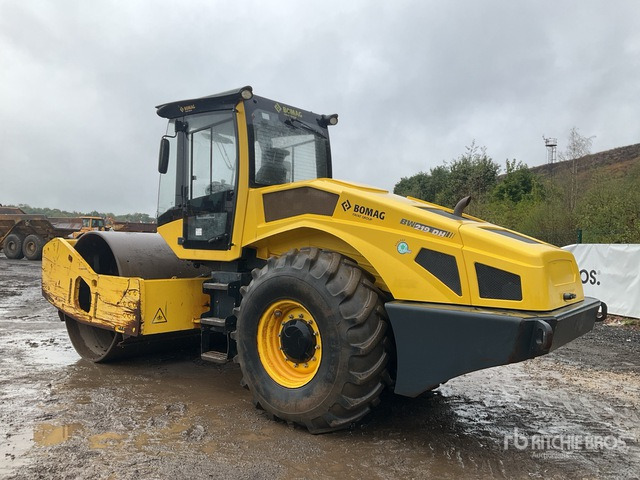2018 Bomag BW219DH-5 Smooth Drum Compactor - Talajtömörítő: 4 kép. 2018 Bomag BW219DH-5 Smooth Drum Compactor - Talajtömörítő: 4 kép.